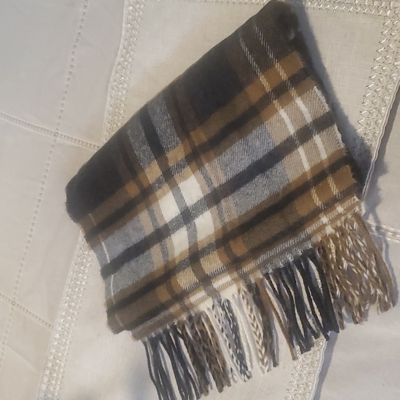 Bass Checkered Scarf in Black and Cream - Picture 6 of 6